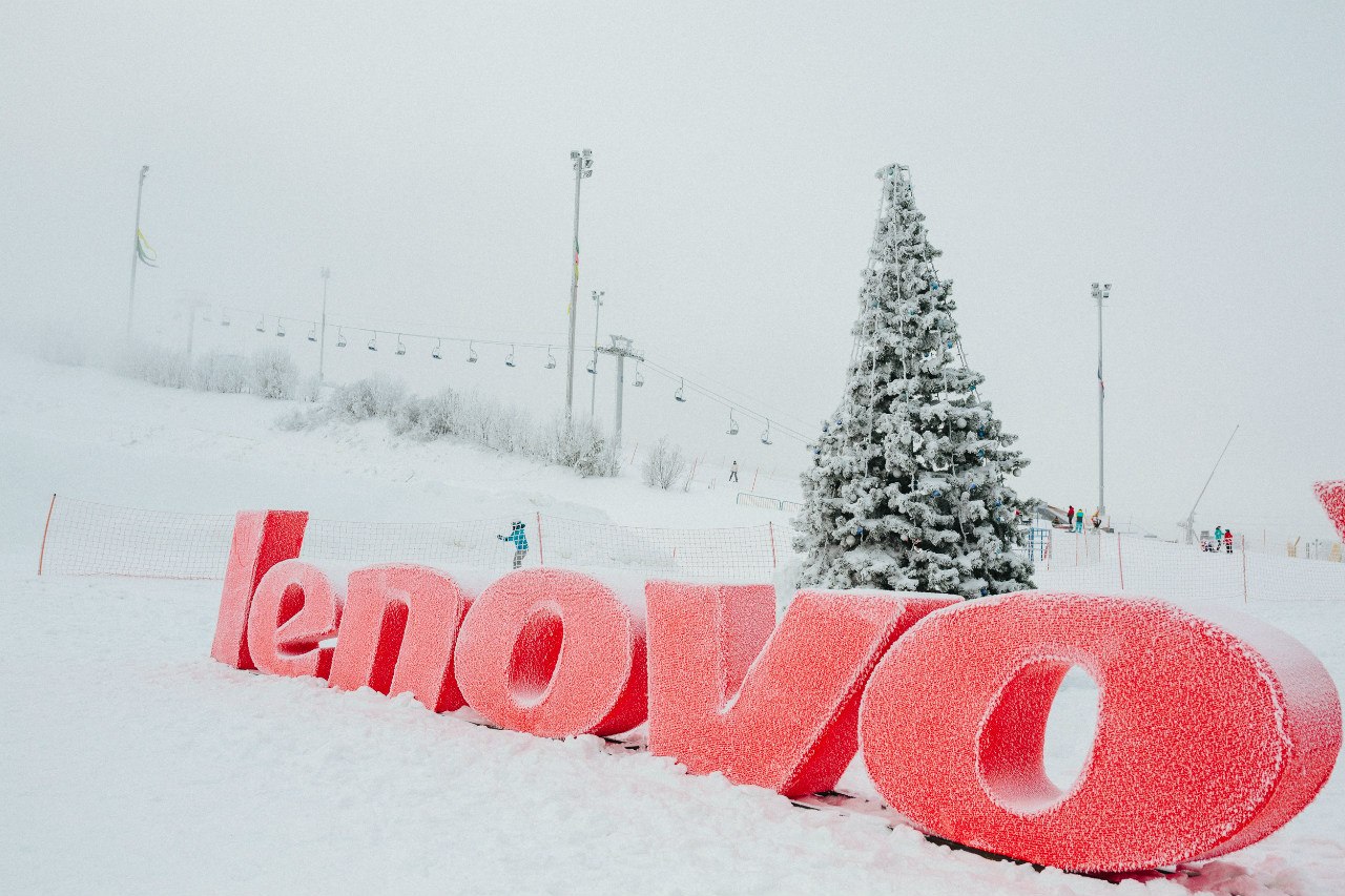 Огромные вязаные буквы для горнолыжного курорта "Роза-Хутор"